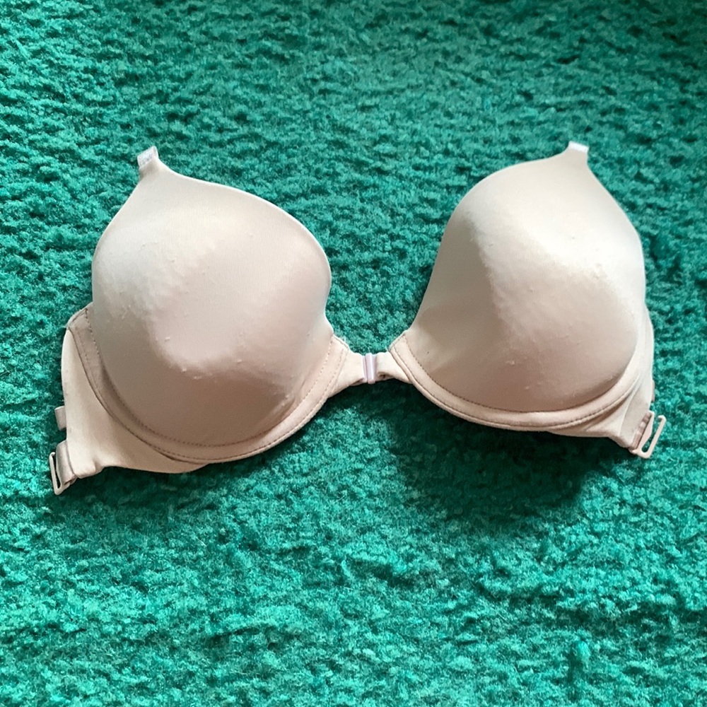 32 C body wrappers strapless bra. No straps included.
